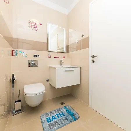Alora Apartment